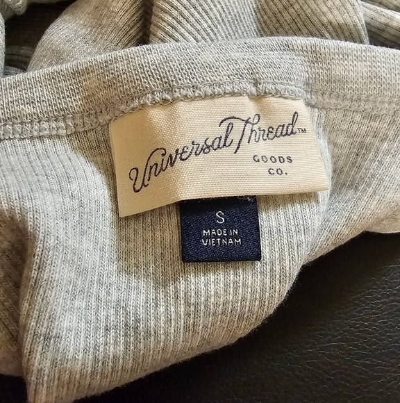 Universal Thread Scoop Neck Ribbed Grey Fitted Crop T-Shirt Size Small NWT - Picture 4 of 6